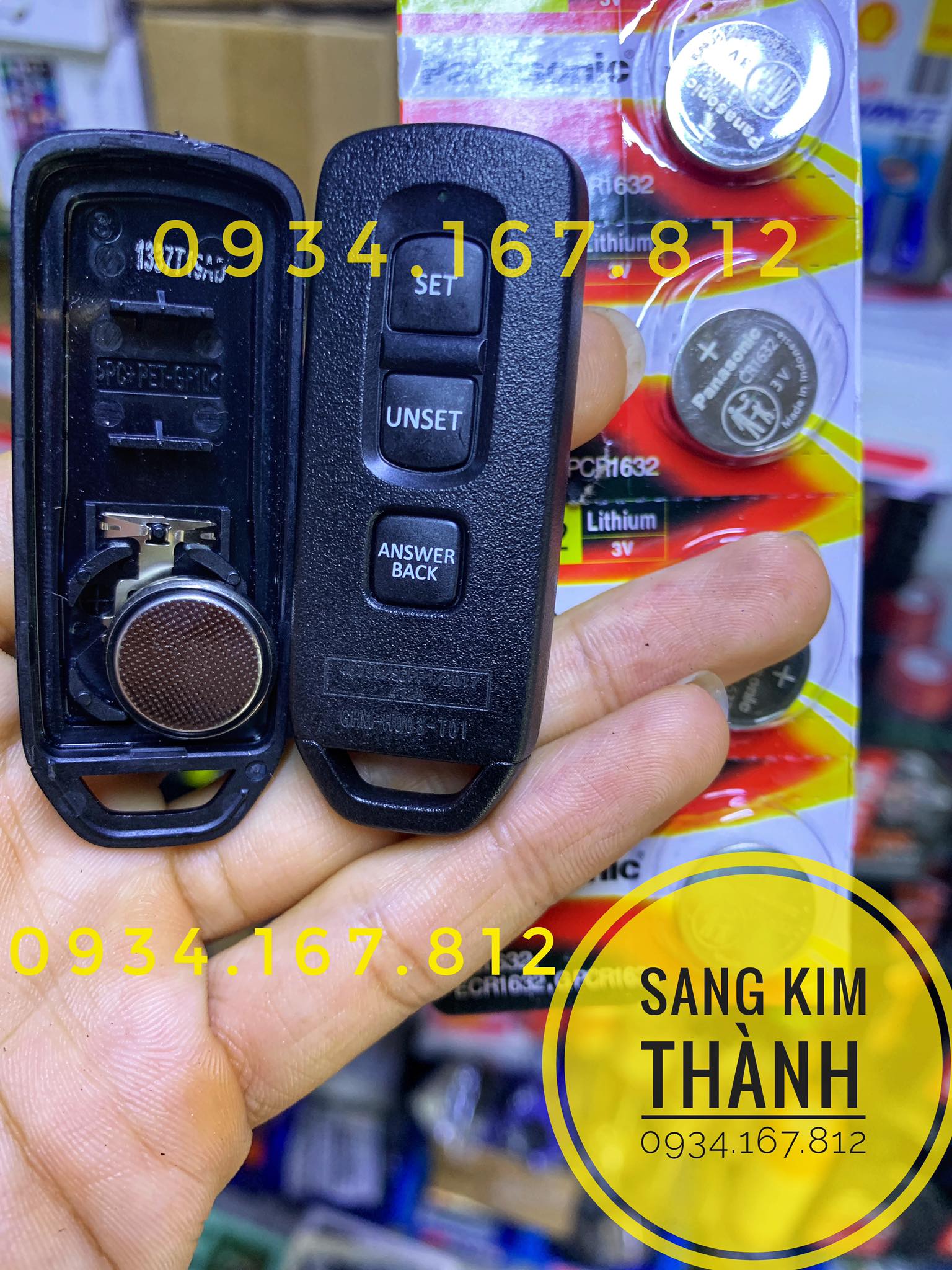 Thay Pin Remote 3 Nút Tìm Xe Vario 125